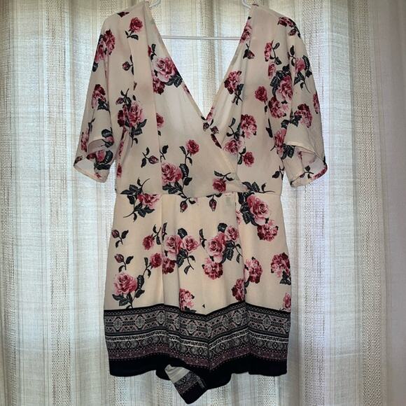 Three Pink Hearts Floral Romper Size Medium - Picture 1 of 4